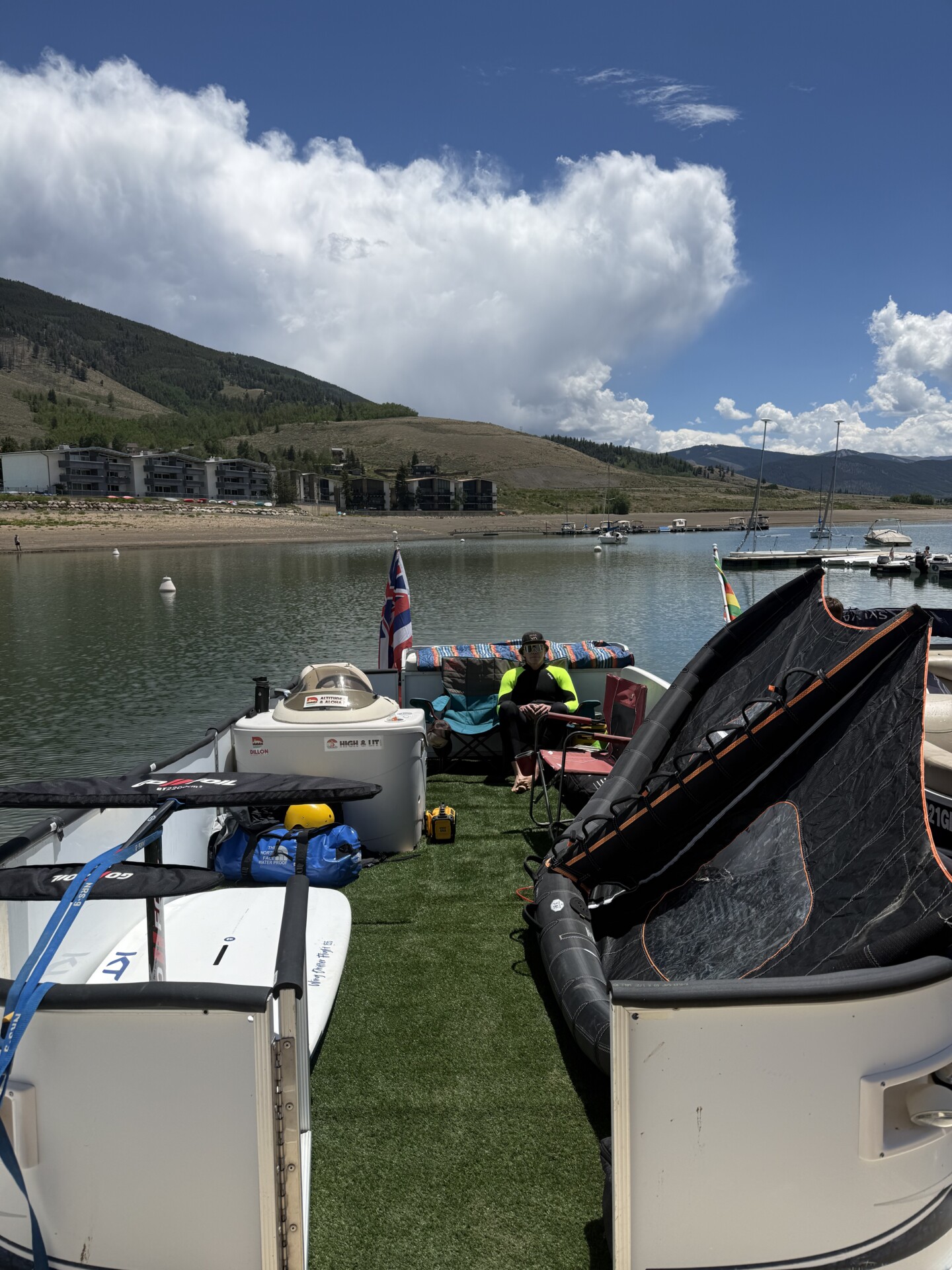 Wingfoiling rider with foil board during Lake Dillon session